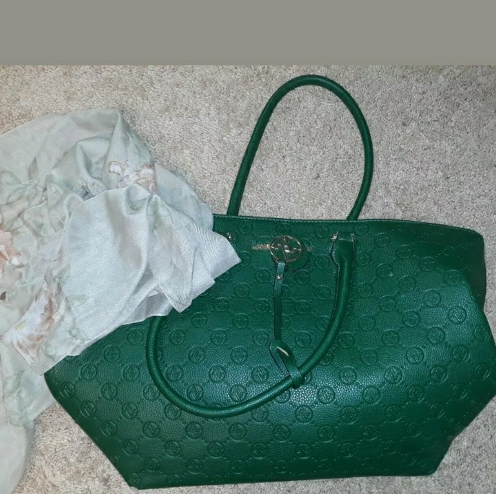 ADRIENNE VITTADINI  GREEN large  HAND BAG with mat